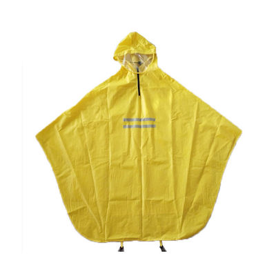 Le donne gialle impermeabili su ordinazione del poliestere vanno in bicicletta la mantella da pioggia
